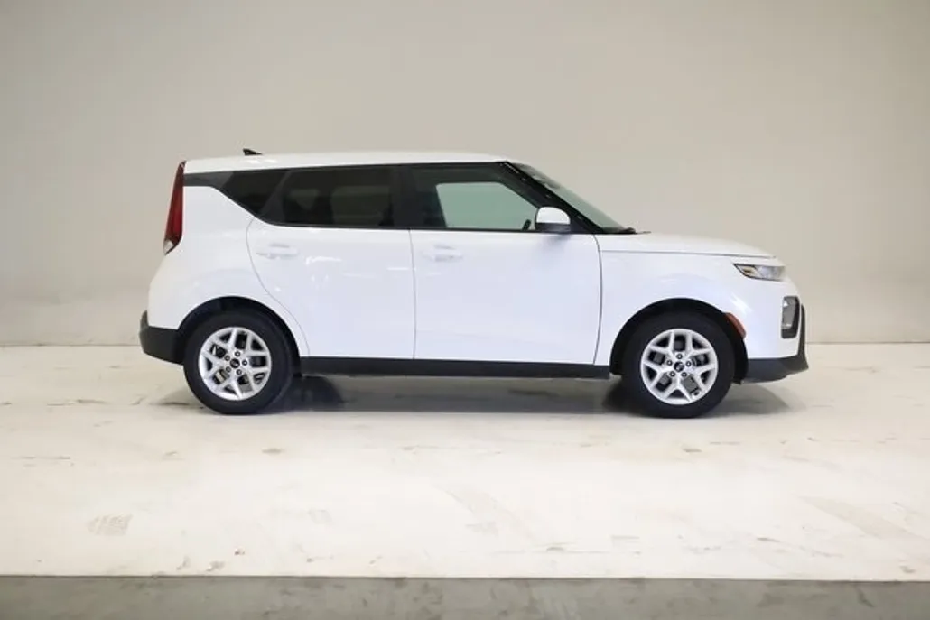 2021 Kia Soul S photo 1
