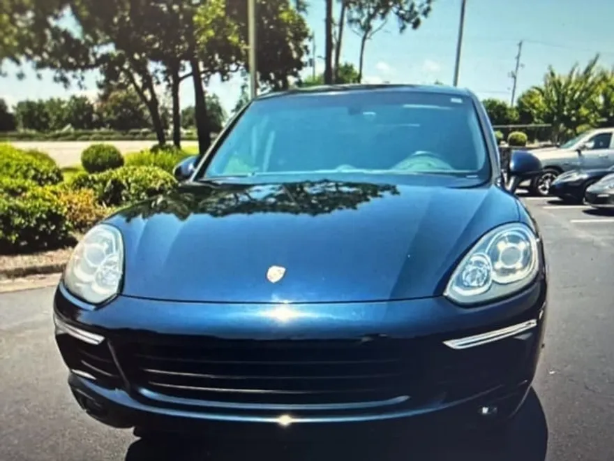 2018 Porsche Cayenne Base photo 1