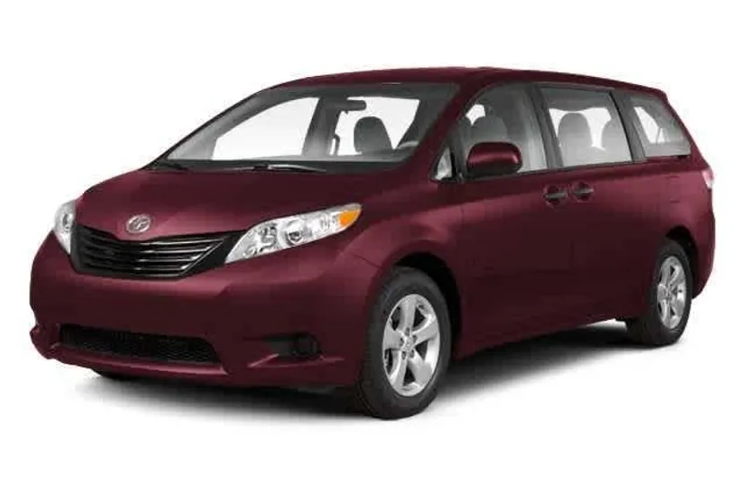 2011 Toyota Sienna LE photo 1