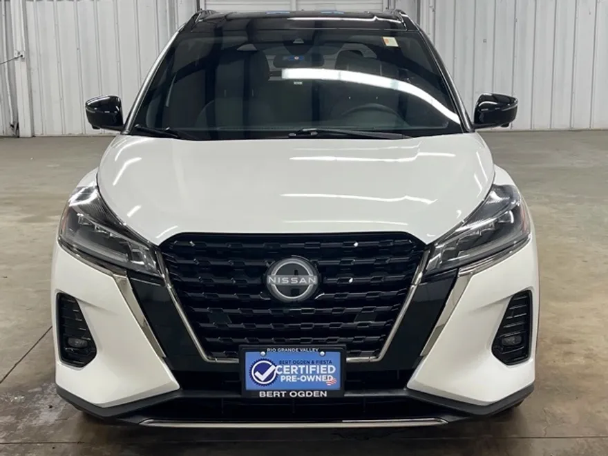 2024 Nissan Kicks SR photo 1