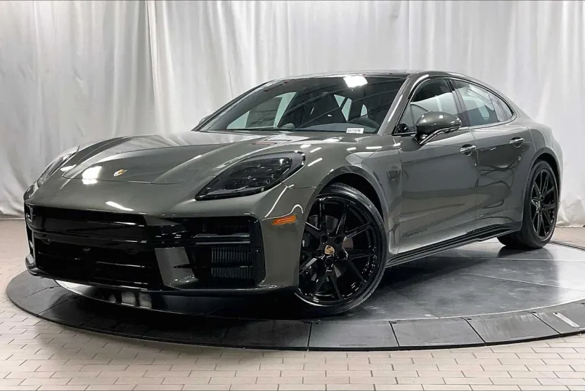 2025 Porsche Panamera 4 photo 1