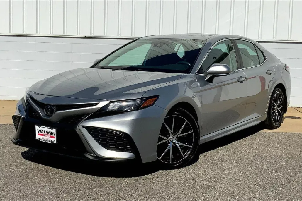 2023 Toyota Camry SE photo 1