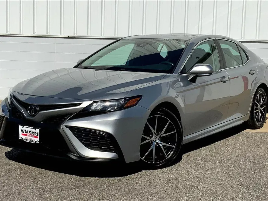 2023 Toyota Camry SE photo 1