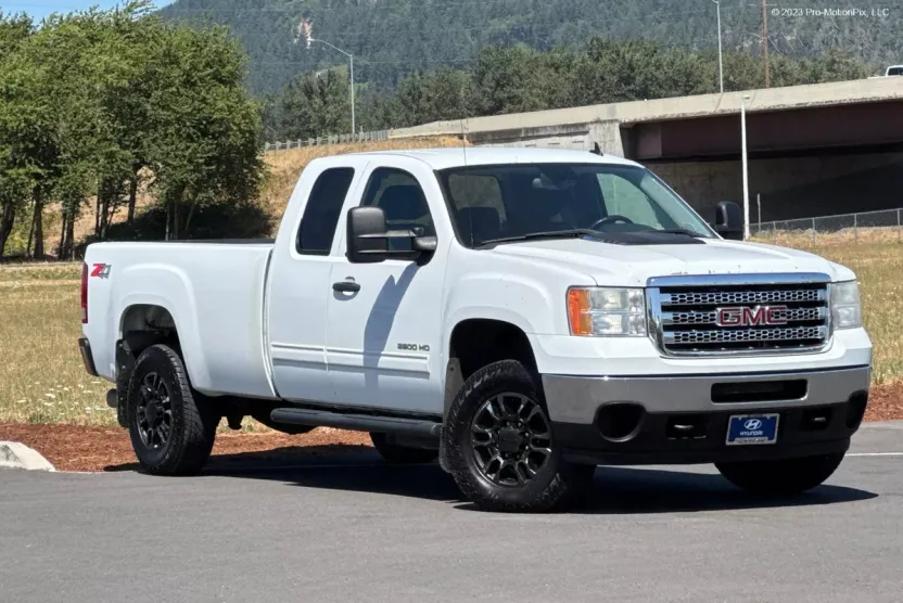 2013 Gmc Sierra SLE photo 1