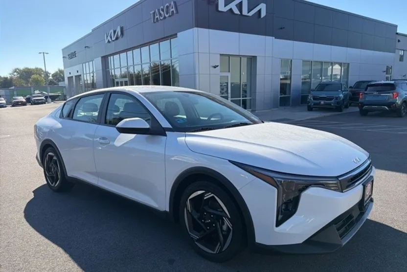 2025 Kia K4 EX photo 1