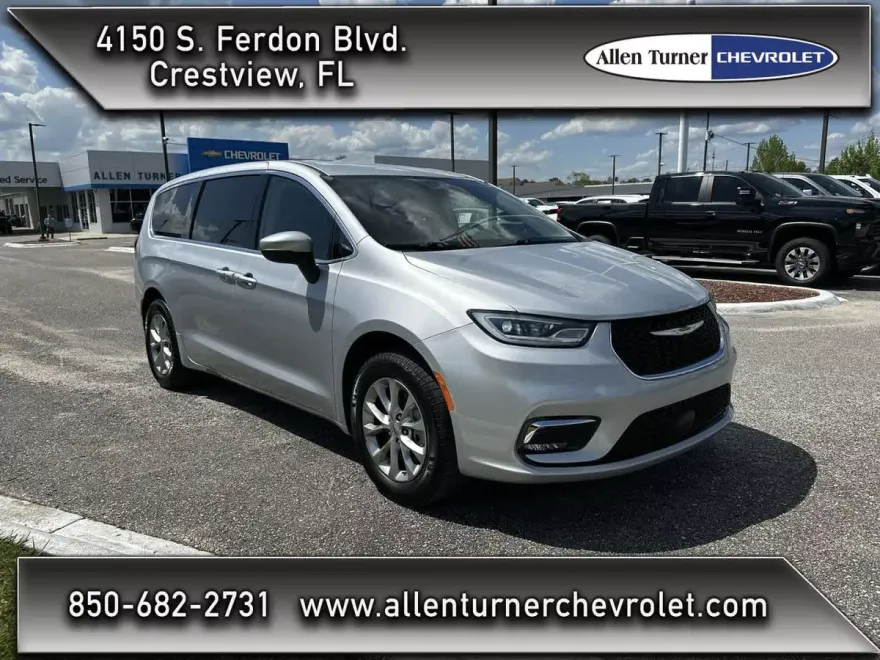 2023 Chrysler Pacifica Touring L photo 1