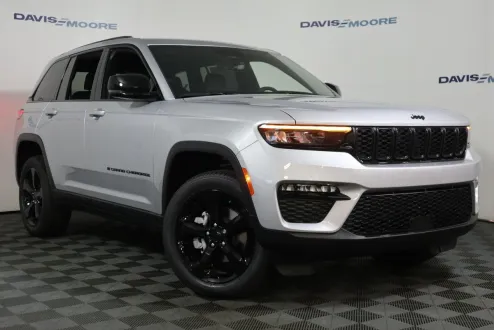 2025 Jeep Grand Cherokee Limited photo 2