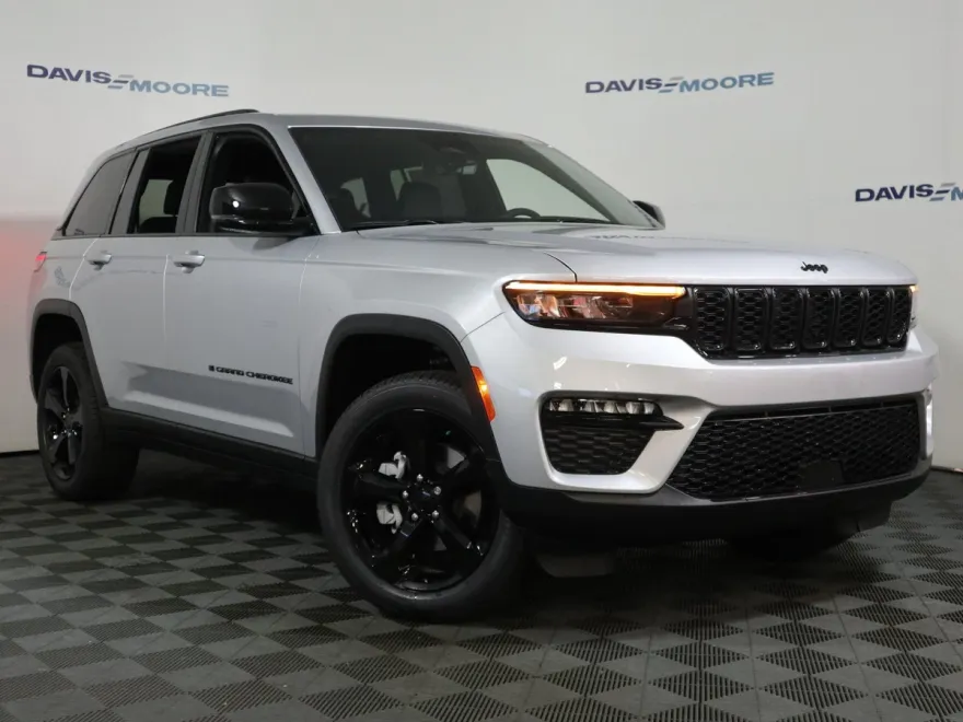 2025 Jeep Grand Cherokee Limited photo 2