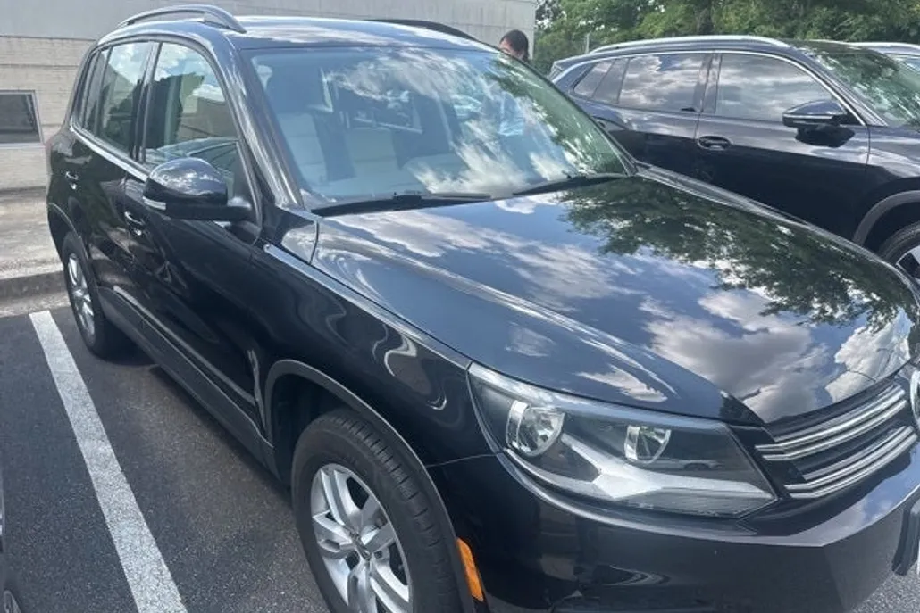 2017 Volkswagen Tiguan S photo 1