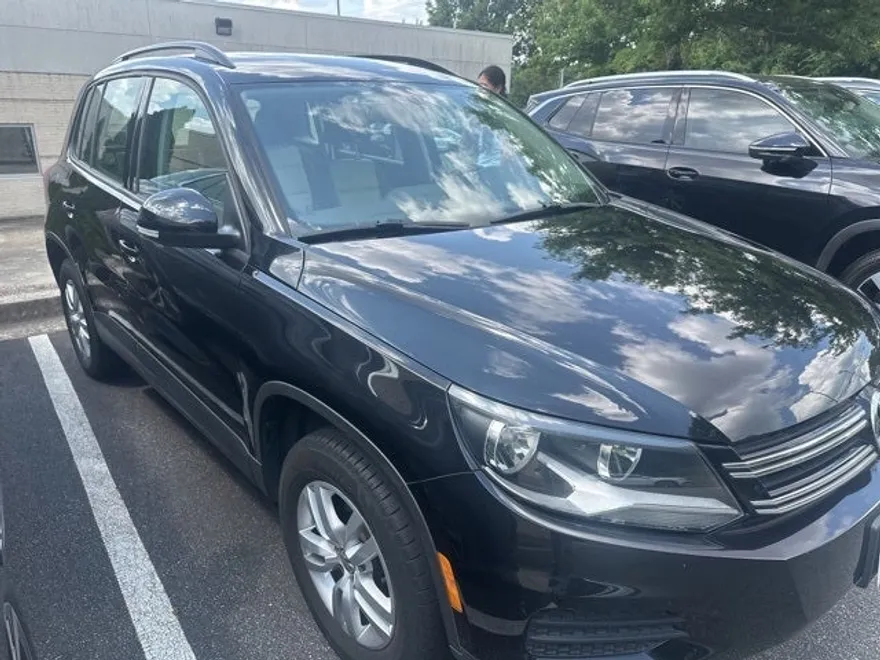 2017 Volkswagen Tiguan S photo 1
