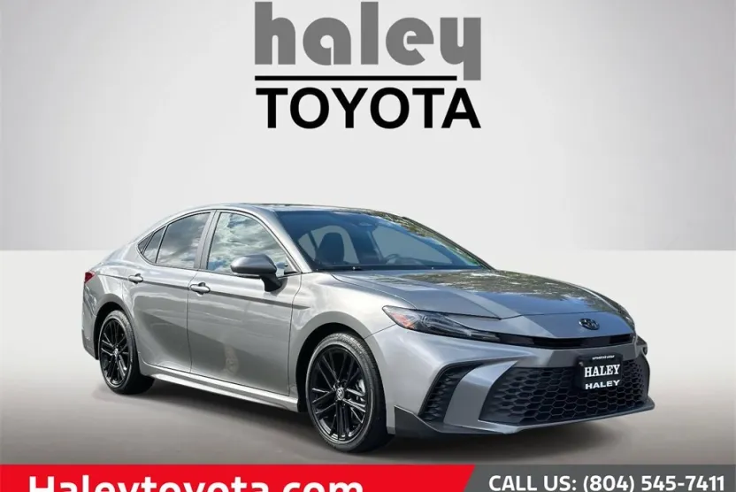 2025 Toyota Camry SE photo 1