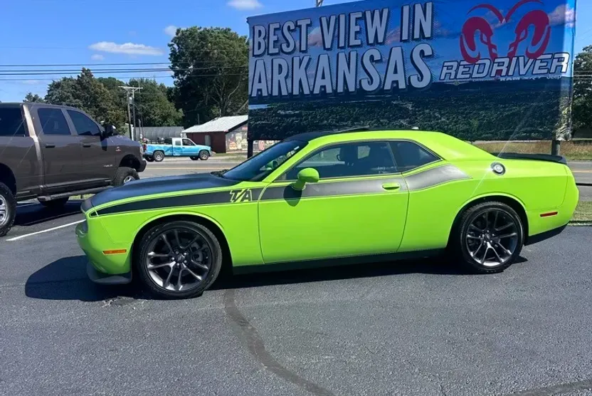 2023 Dodge Challenger R/T photo 1