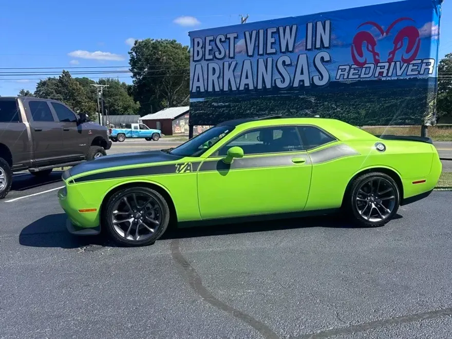 2023 Dodge Challenger R/T photo 1