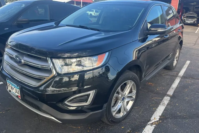 2015 Ford Edge Titanium photo 1