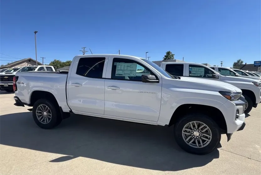 2026 Chevrolet Colorado LT photo 1