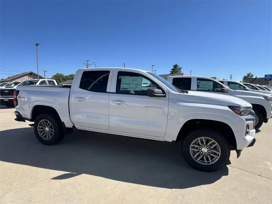 2026 Chevrolet Colorado LT photo 1