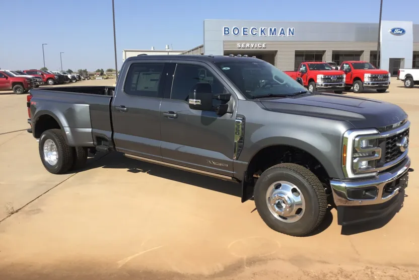 2026 Ford F-350 Lariat photo 1