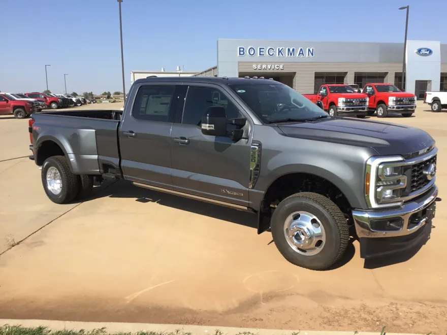 2026 Ford F-350 Lariat photo 1