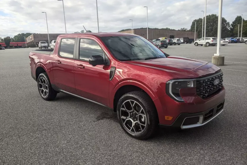 2025 Ford Maverick Lariat photo 1