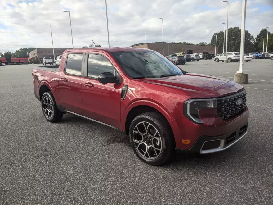 2025 Ford Maverick Lariat photo 1