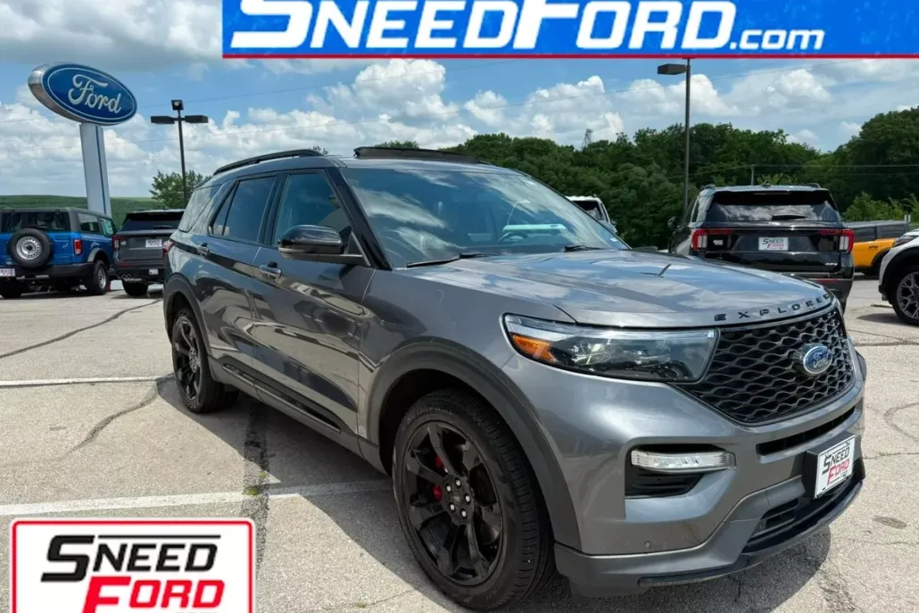 2022 Ford Explorer ST photo 1