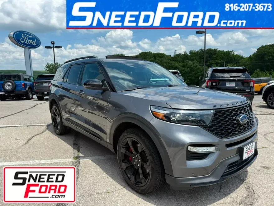 2022 Ford Explorer ST photo 1