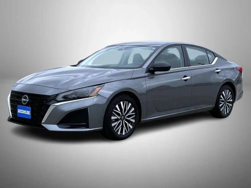 2024 Nissan Altima 2.5 SV photo 1