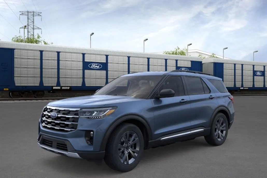 2025 Ford Explorer photo 1