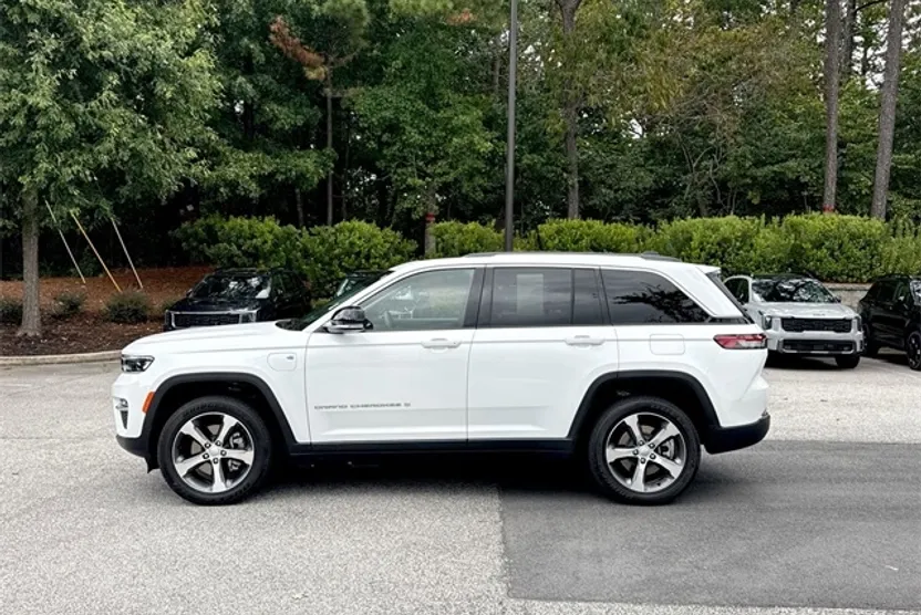 2022 Jeep Cherokee Limited 4xe photo 1