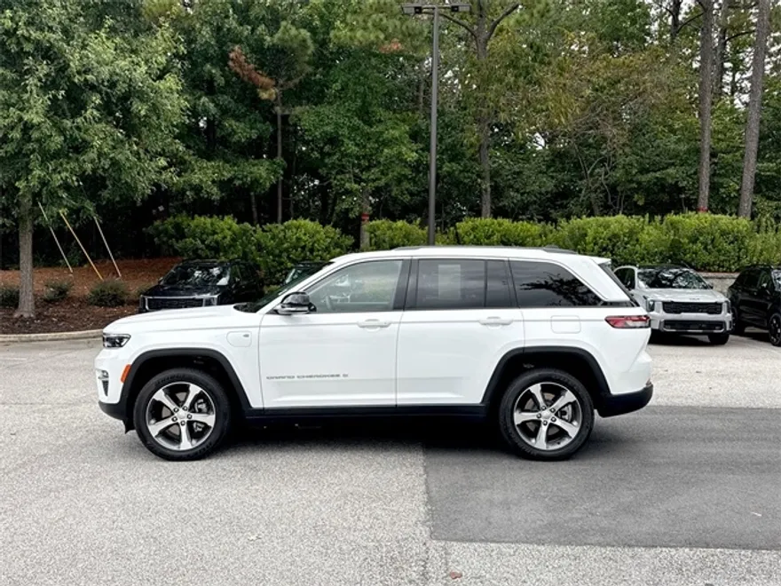 2022 Jeep Cherokee Limited 4xe photo 1