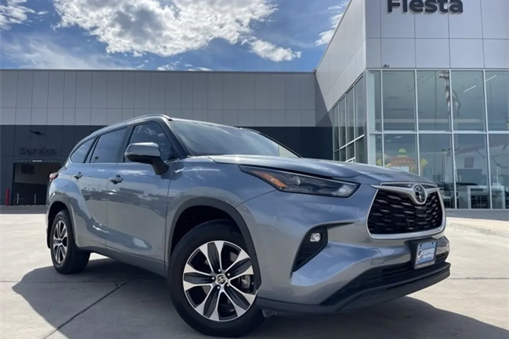 2023 Toyota Highlander Limited photo 1