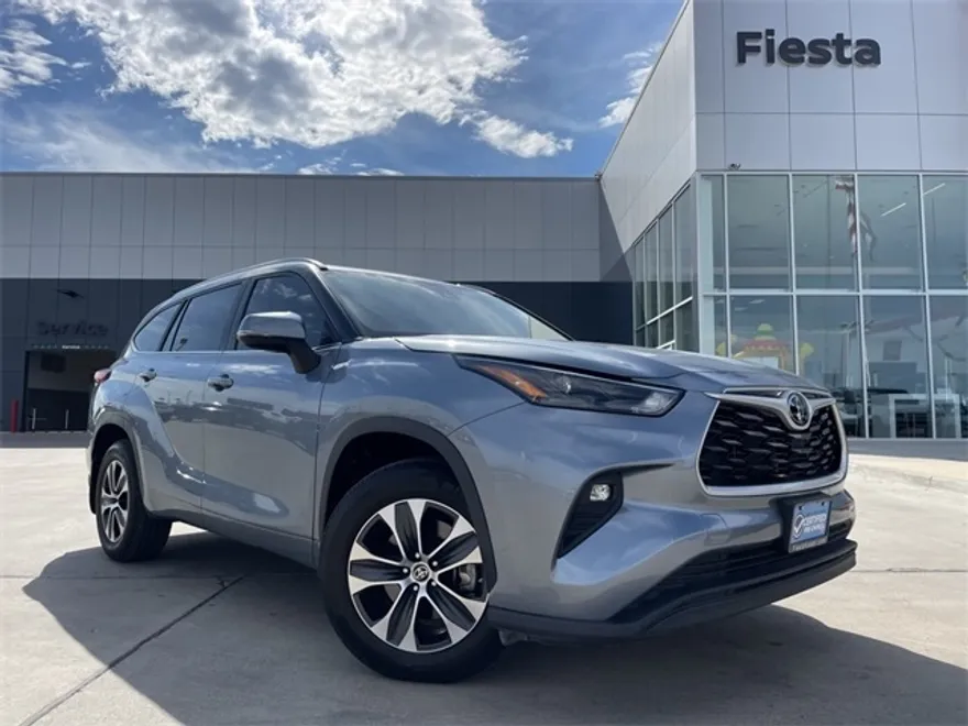 2023 Toyota Highlander Limited photo 1