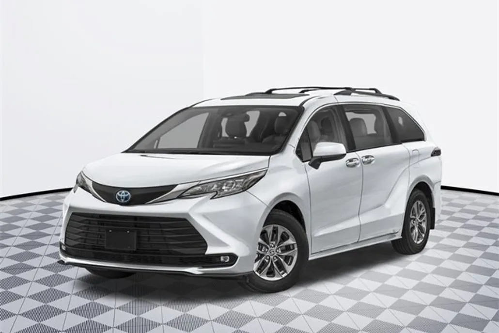 2025 Toyota Sienna XLE photo 1