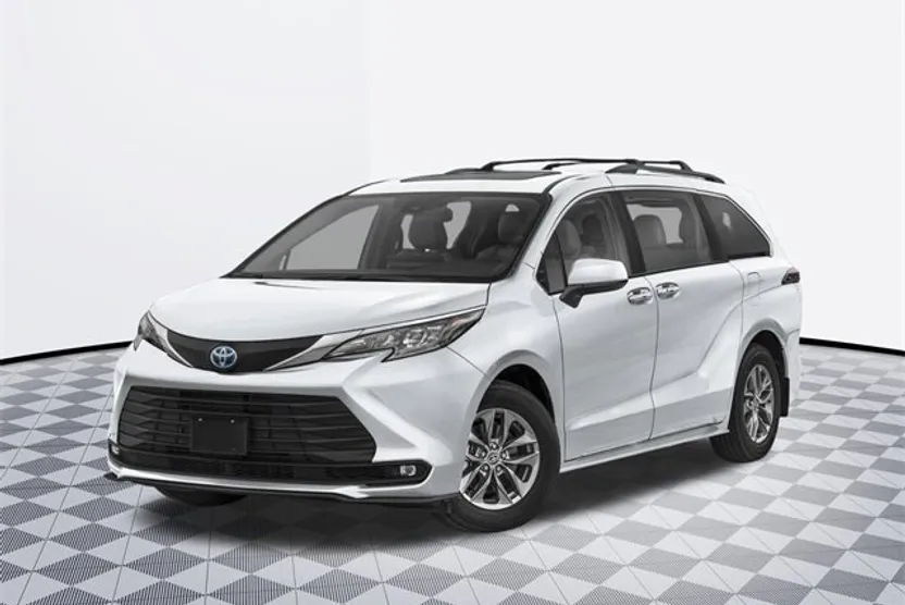 2025 Toyota Sienna XLE photo 1