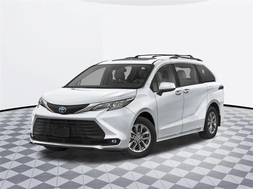 2025 Toyota Sienna XLE photo 1