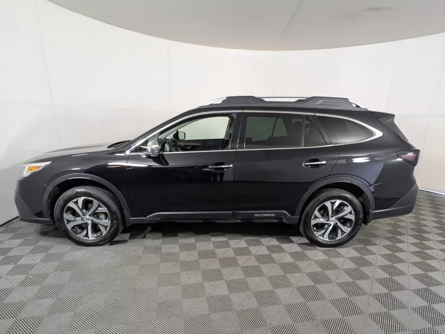 2022 Subaru Outback Touring XT photo 1