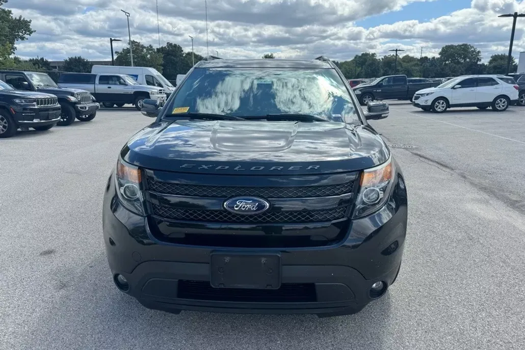 2015 Ford Explorer Sport photo 1