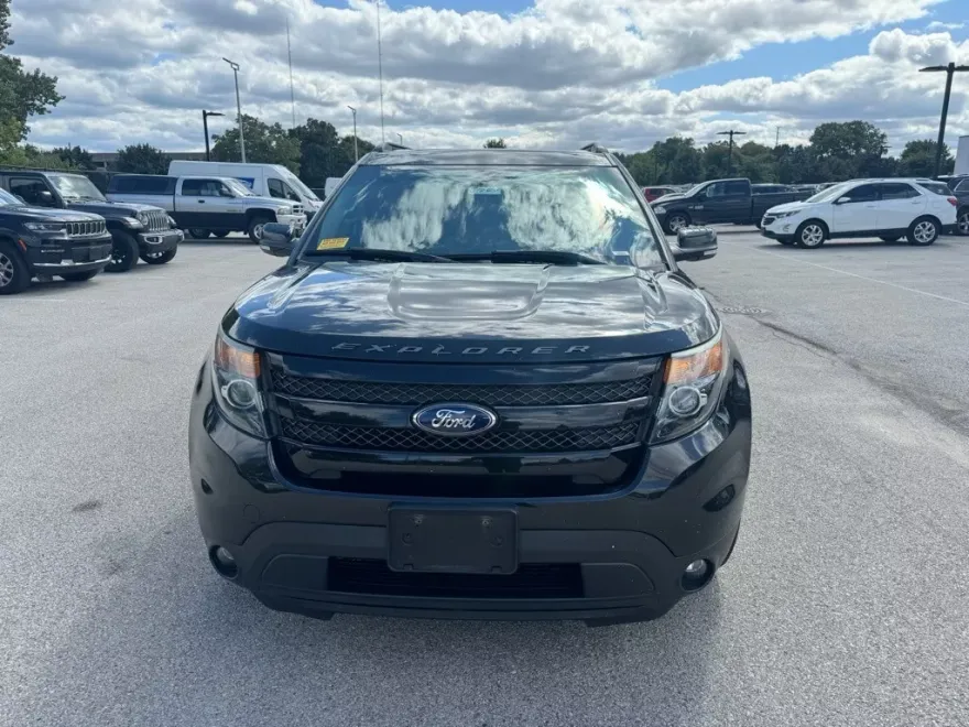 2015 Ford Explorer Sport photo 1