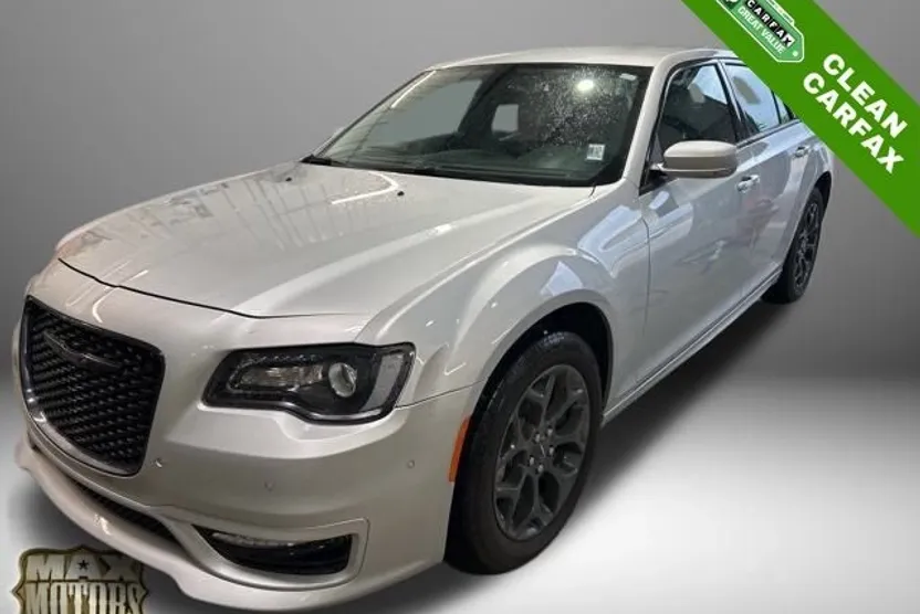 2023 Chrysler 300 Touring L photo 1