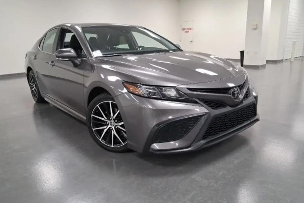 2023 Toyota Camry SE photo 1