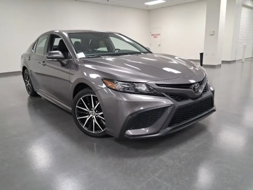 2023 Toyota Camry SE photo 1