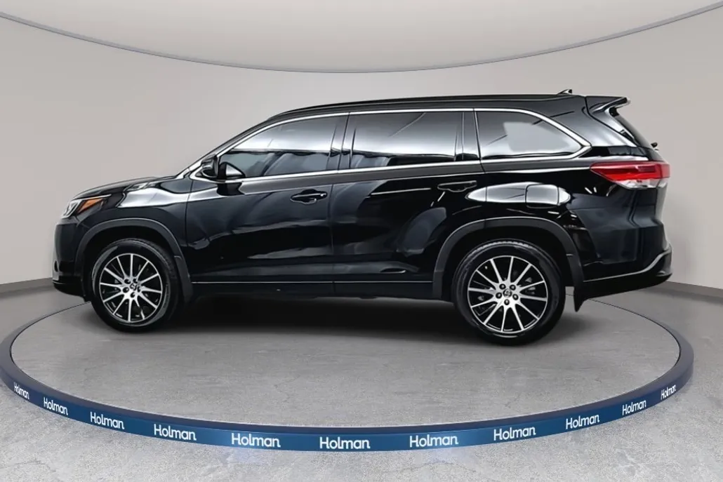 2017 Toyota Highlander SE photo 1