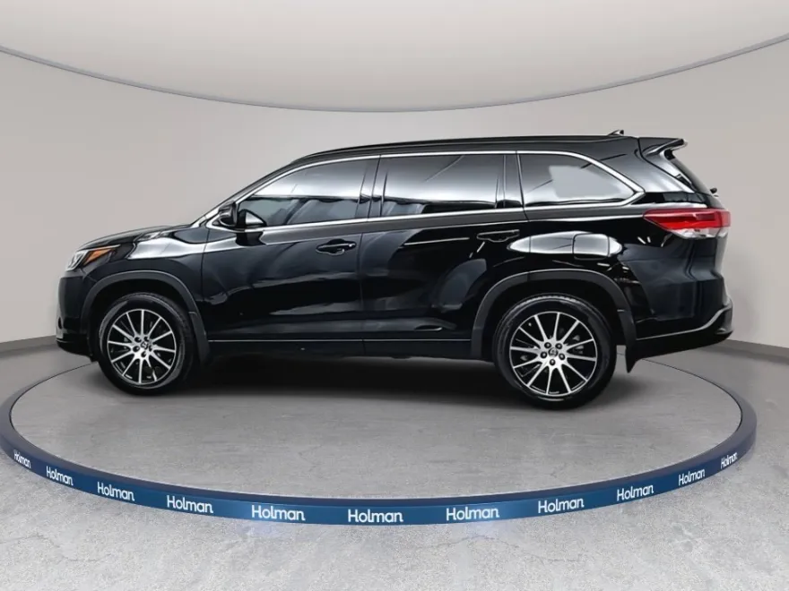 2017 Toyota Highlander SE photo 1