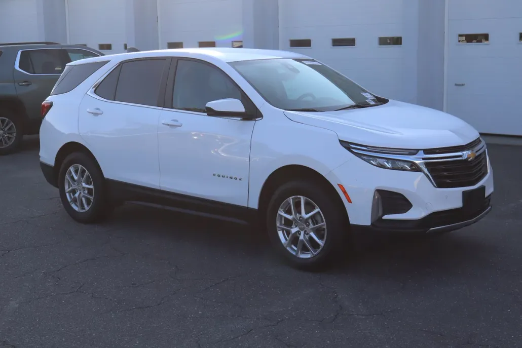 2024 Chevrolet Equinox LT photo 1