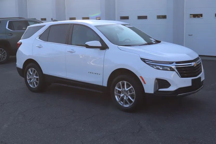 2024 Chevrolet Equinox LT photo 1