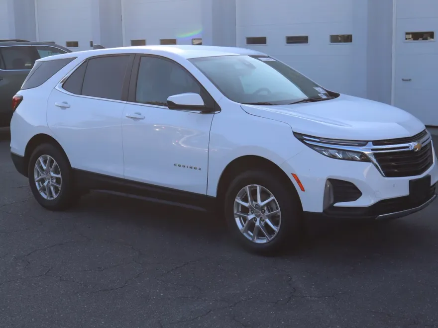 2024 Chevrolet Equinox LT photo 1