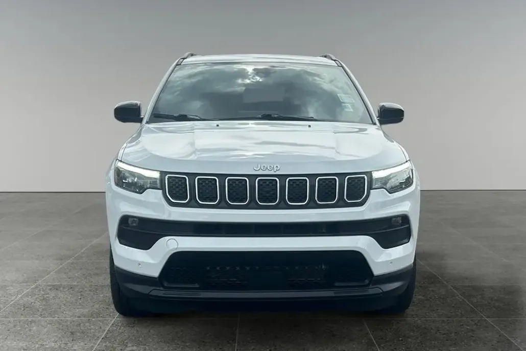 2023 Jeep Compass Latitude Lux photo 1