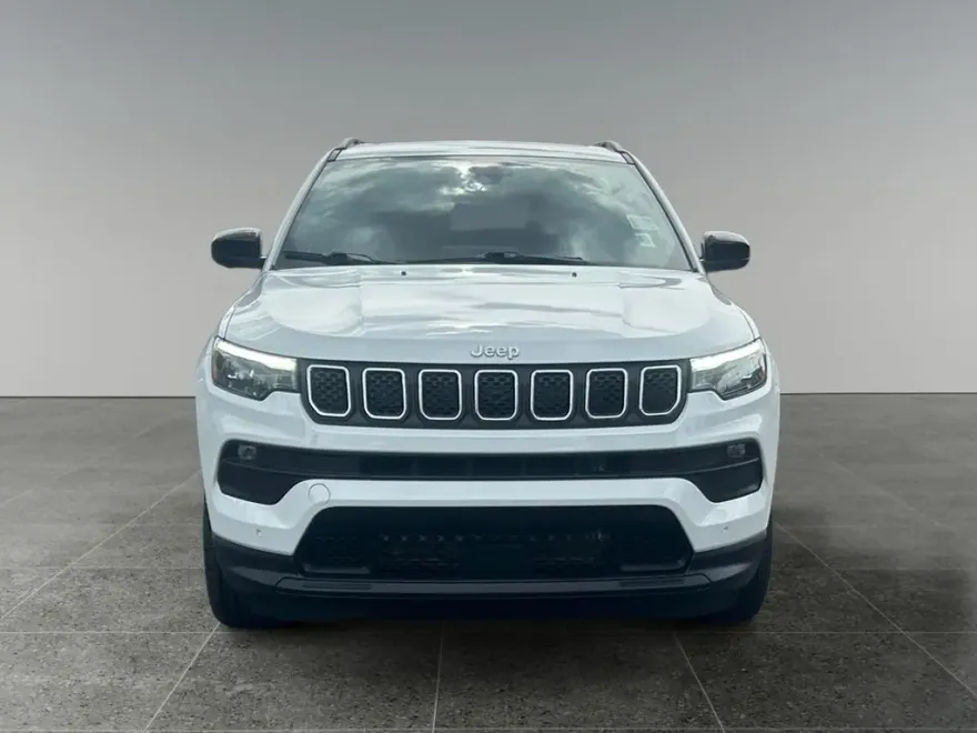 2023 Jeep Compass Latitude Lux photo 1