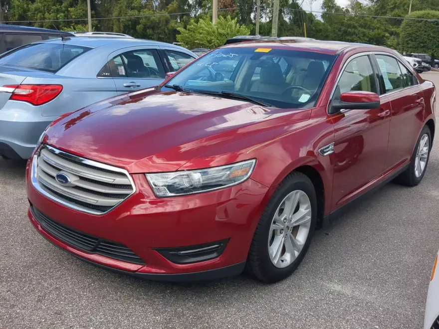 2016 Ford Taurus SEL photo 1
