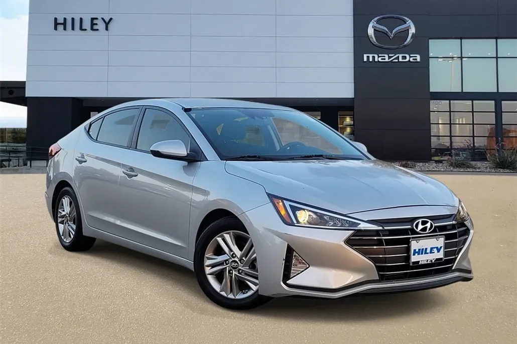2019 Hyundai Elantra SEL photo 1